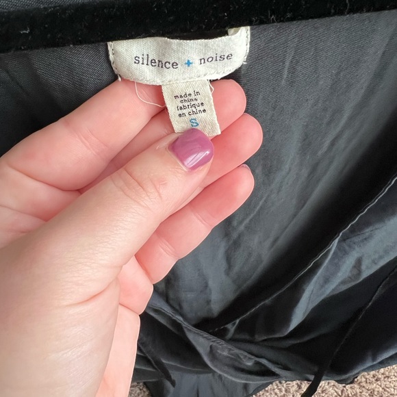 Black low cut too from Urban Outfitters - Picture 3 of 3